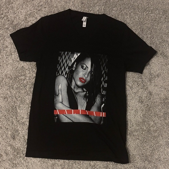 💐Aaliyah t-shirt - Picture 1 of 1